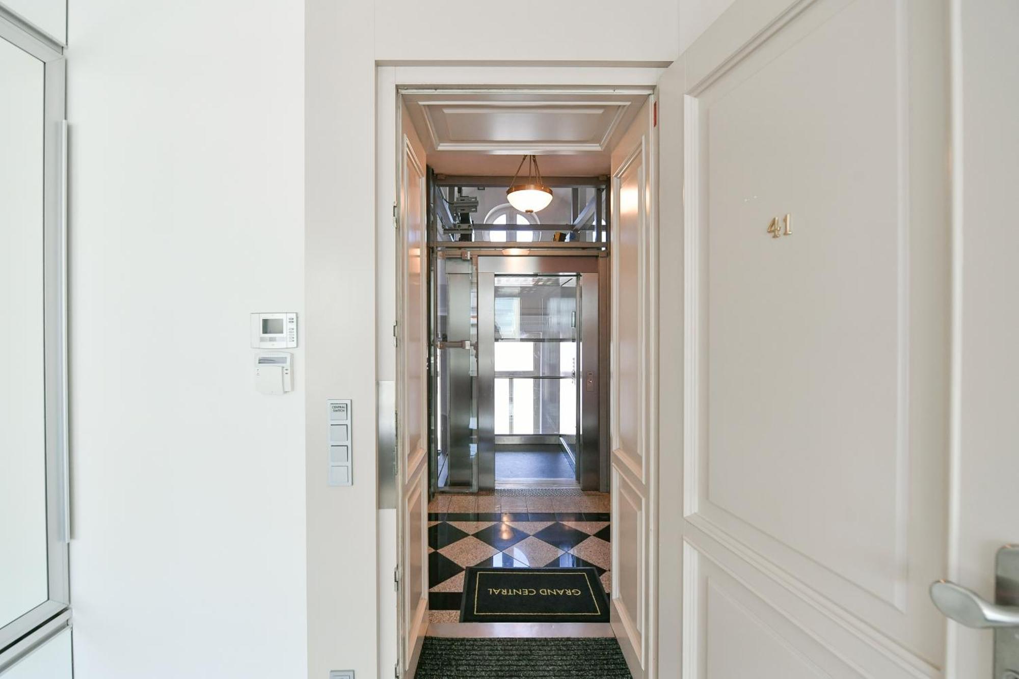 Lägenhet Presidential Penthouse, 303m2, Jacuzzi On Terrace, Sauna, 6bdrm, 4bthrm, Ac, Lift *